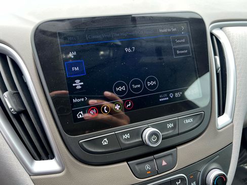 Used 2025 Chevrolet Malibu LT image 41