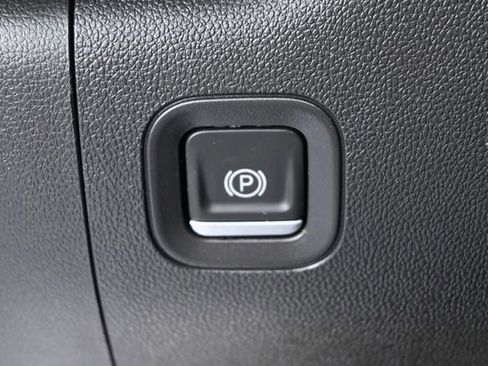 Used 2022 GMC Sierra 1500 SLT AWD/4WD image 39