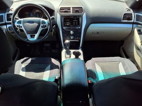 Used 2014 Ford Explorer XLT w/ Equipment Group 202A FWD image 9