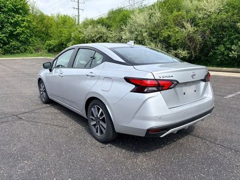Used 2023 Nissan Versa SV FWD image 3