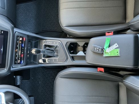 Used 2023 Volkswagen Tiguan SE image 11