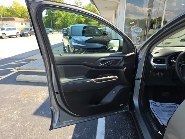 Certified 2023 GMC Acadia SLT FWD image 11