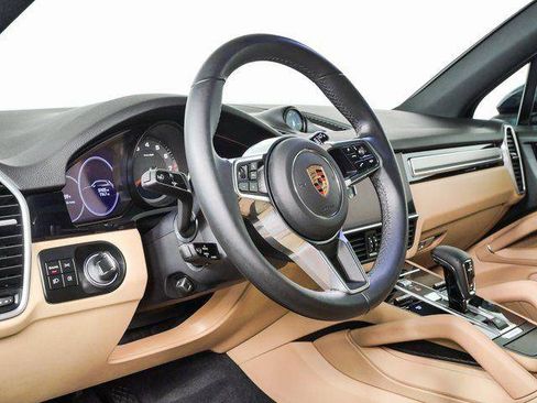 Certified 2023 Porsche Cayenne Platinum Edition AWD/4WD image 4
