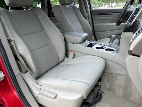 Used 2011 Jeep Grand Cherokee Laredo w/ Security & Convenience Group RWD image 8