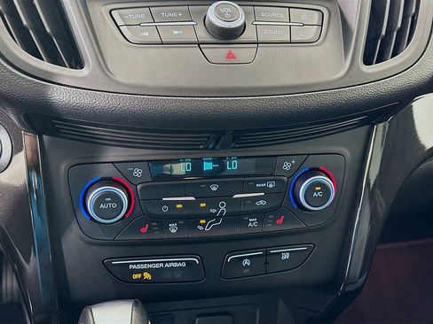 Used 2019 Ford Escape SE image 15