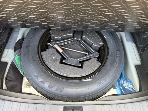 Used 2022 Toyota RAV4 XLE Premium FWD image 21