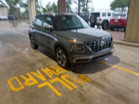 Used 2025 Hyundai Venue SEL image 6