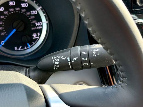 Used 2022 Toyota Highlander LE image 28