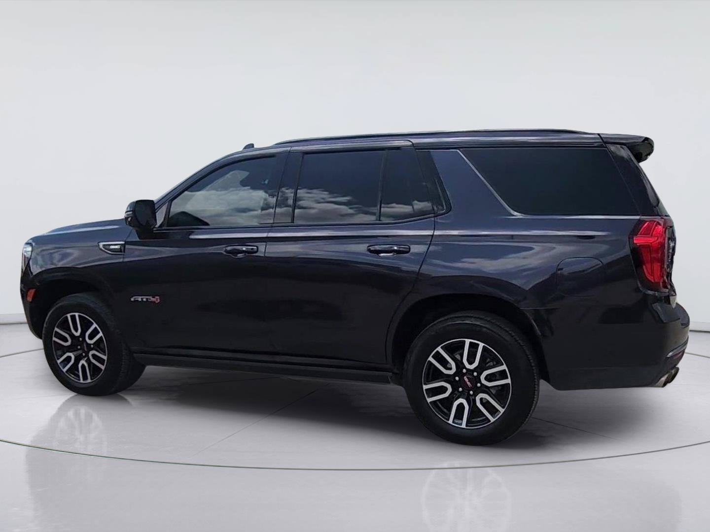 Certified 2023 GMC Yukon AT4 w/ AT4 Premium Plus Package AWD/4WD image 6