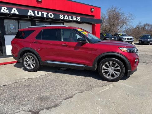 Used 2021 Ford Explorer Limited w/ Equipment Group 301A AWD/4WD image 2