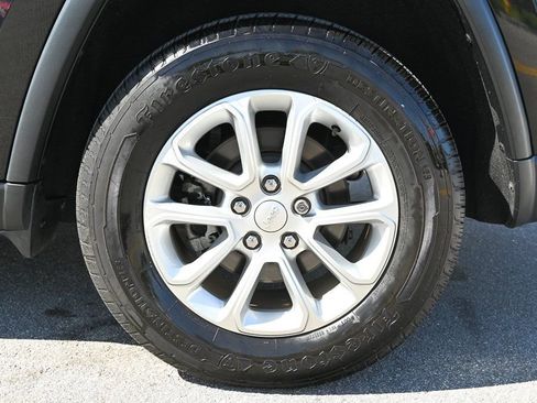 Used 2021 Jeep Grand Cherokee Laredo X image 8