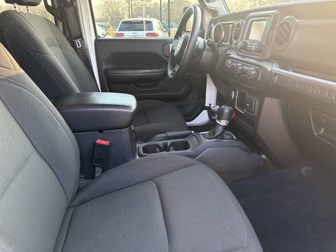 Used 2019 Jeep Wrangler Unlimited Sport image 9