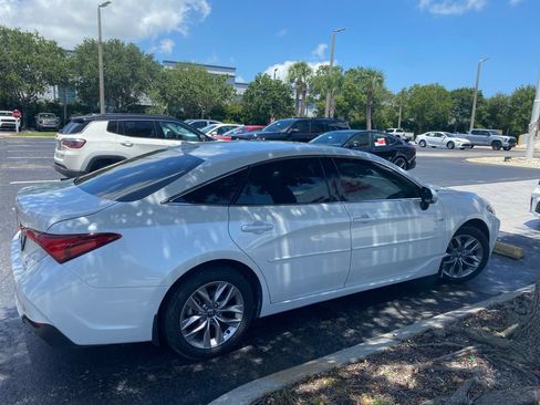 Used 2021 Toyota Avalon XLE FWD image 4
