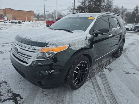 Used 2013 Ford Explorer XLT image 2