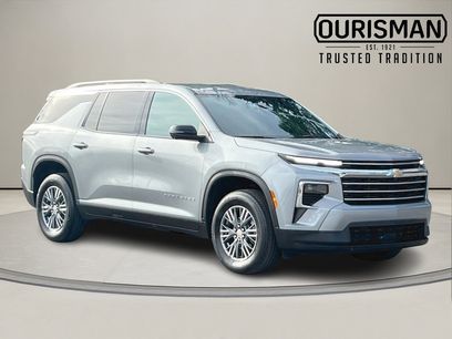 Used 2024 Chevrolet Traverse LT