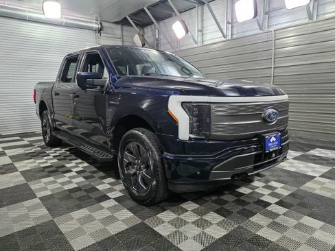 Used 2022 Ford F150 Lightning Lariat image 4