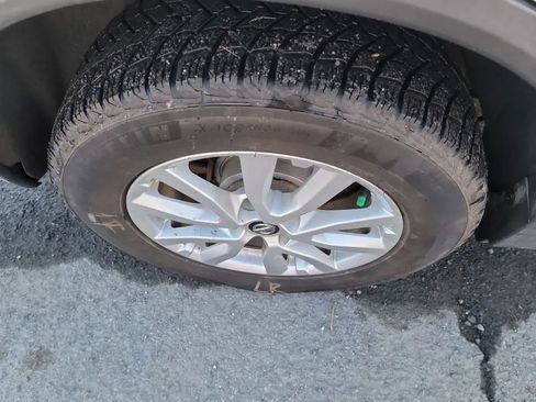 Used 2017 Nissan Rogue SV image 30