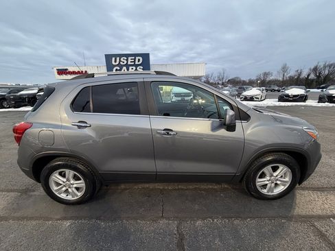 Used 2020 Chevrolet Trax LT w/ LT Convenience Package image 9