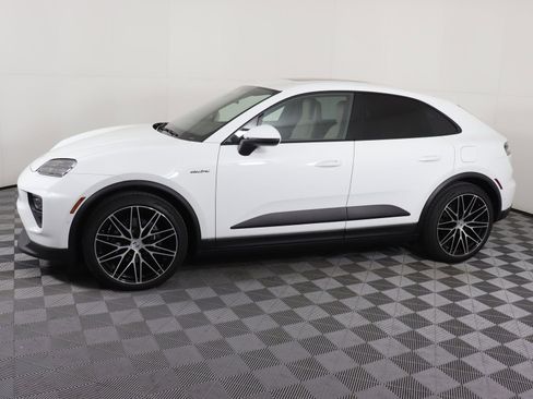 Used 2024 Porsche Macan 4 Electric image 2