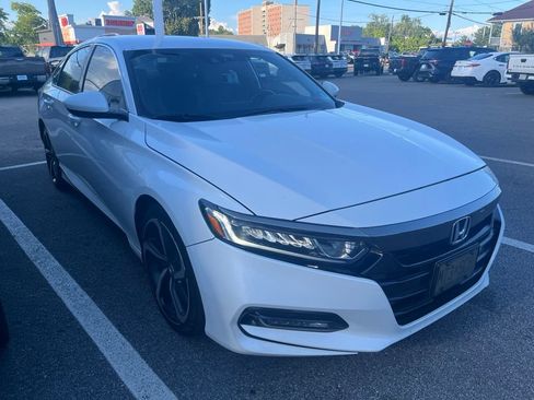 Used 2020 Honda Accord Sport image 2