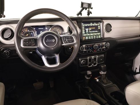 Used 2023 Jeep Gladiator Overland AWD/4WD image 2