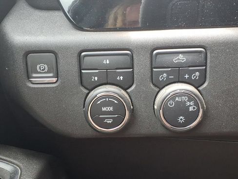 Used 2024 Chevrolet Silverado 2500 LT AWD/4WD image 11