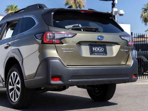 Used 2025 Subaru Outback Premium AWD/4WD image 8