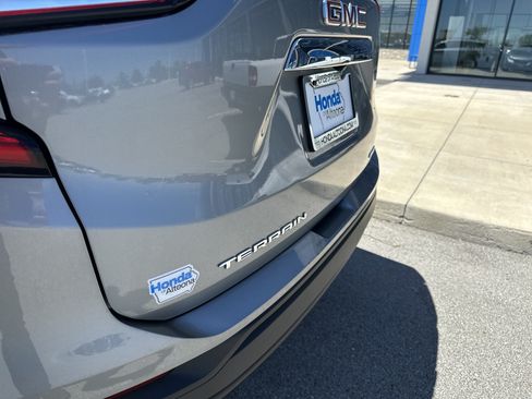 Used 2024 GMC Terrain SLE AWD/4WD image 9