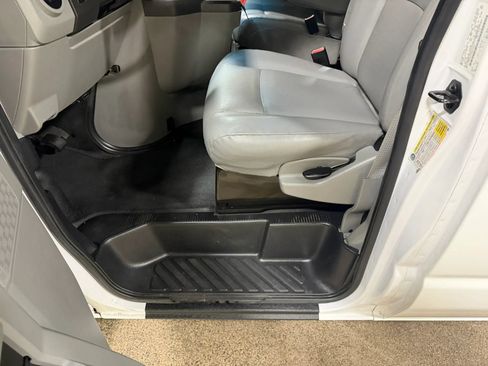 Used 2014 Ford E-250 and Econoline 250 Extended w/ Power Group RWD image 22