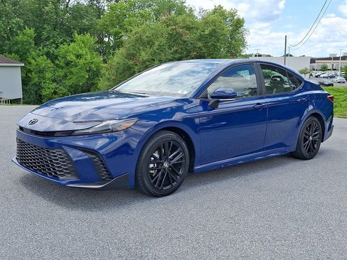 Certified 2025 Toyota Camry SE w/ Convenience Package FWD image 3