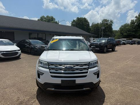 Used 2018 Ford Explorer XLT FWD image 2