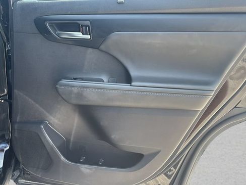 Used 2025 Toyota Highlander XSE AWD/4WD image 11