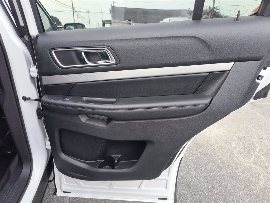 Used 2016 Ford Explorer XLT w/ Equipment Group 202A FWD image 26