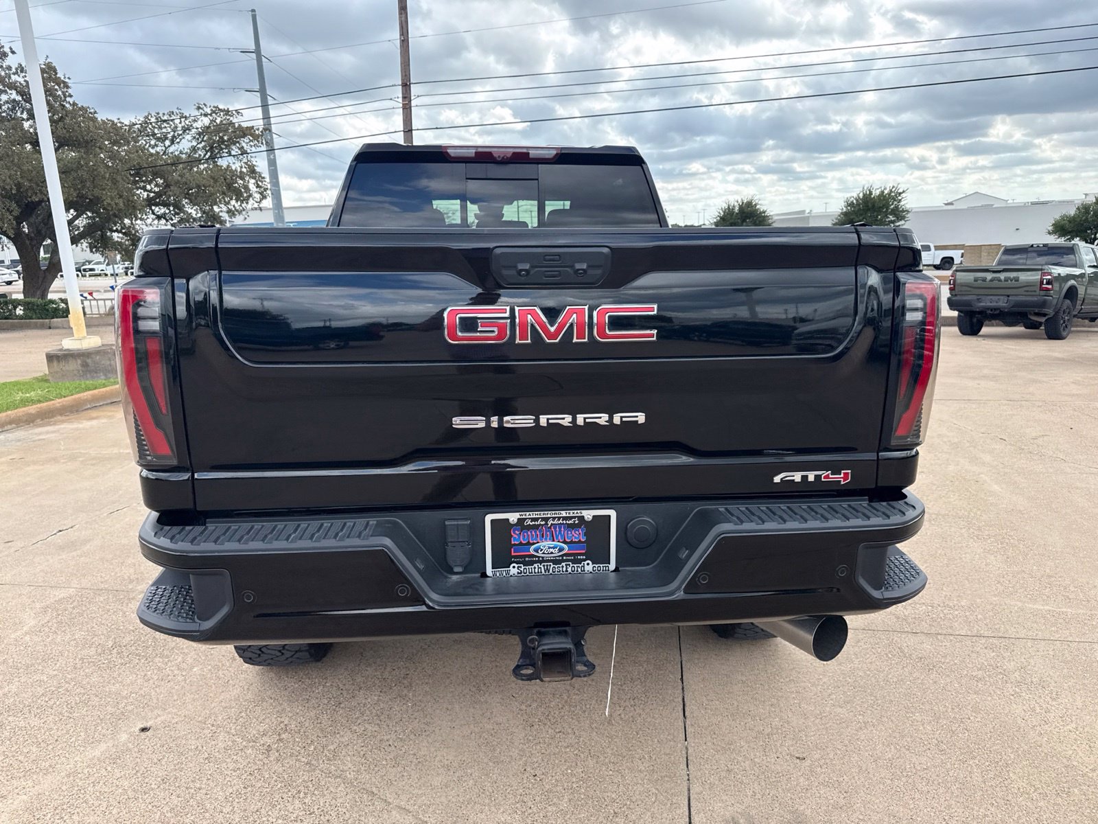 Used 2025 GMC Sierra 3500 AT4 w/ AT4 Premium Plus Package AWD/4WD image 6