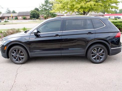 Used 2023 Volkswagen Tiguan SE w/ Panoramic Sunroof Package AWD/4WD image 5