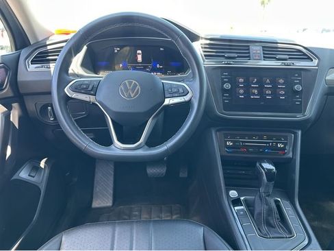 Used 2024 Volkswagen Tiguan SE image 7