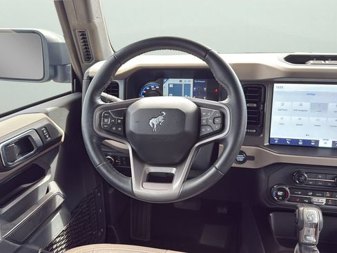 Used 2024 Ford Bronco Big Bend w/ Sasquatch Package AWD/4WD image 12