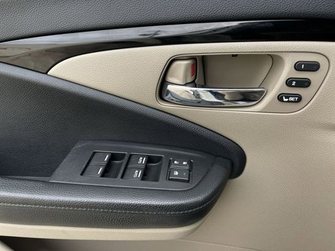 Used 2018 Honda Pilot Touring image 23