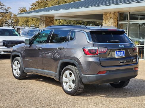 Used 2018 Jeep Compass Latitude w/ Popular Equipment Group FWD image 7