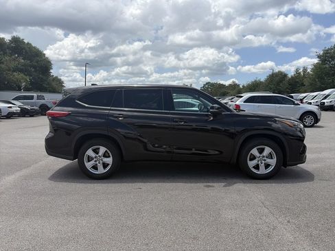 Used 2021 Toyota Highlander L FWD image 8