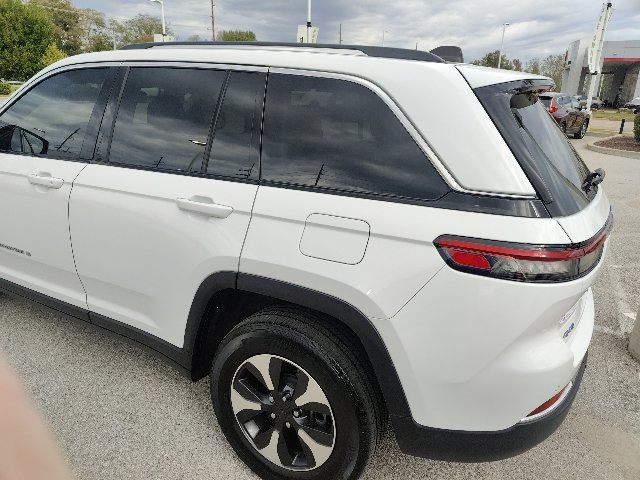 Used 2023 Jeep Grand Cherokee 4WD 4xe image 12