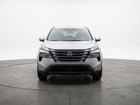 Used 2025 Nissan Rogue SV FWD image 2