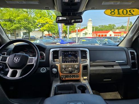 Used 2018 RAM 1500 Laramie w/ Convenience Group AWD/4WD image 3