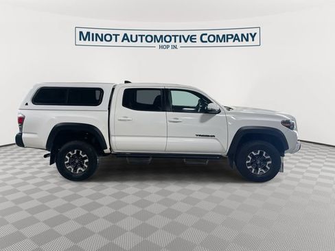 Used 2022 Toyota Tacoma TRD Off-Road AWD/4WD image 10