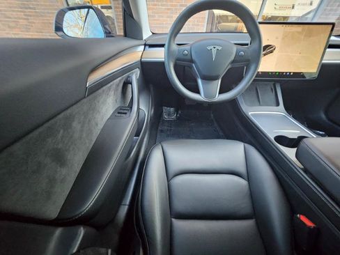 Used 2022 Tesla Model 3 image 2