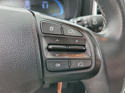 Used 2023 Hyundai Venue SEL image 15