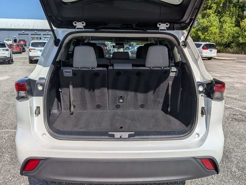 Used 2023 Toyota Highlander L FWD image 29