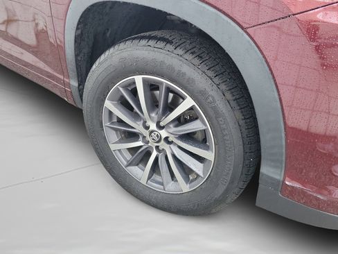 Used 2017 Toyota Highlander XLE image 27