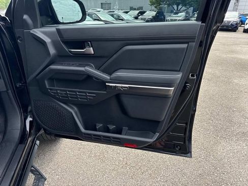 Used 2025 Toyota Tacoma TRD Sport AWD/4WD image 23