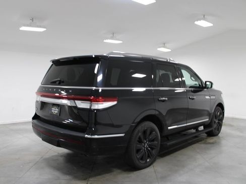 Used 2022 Lincoln Navigator Reserve AWD/4WD image 9